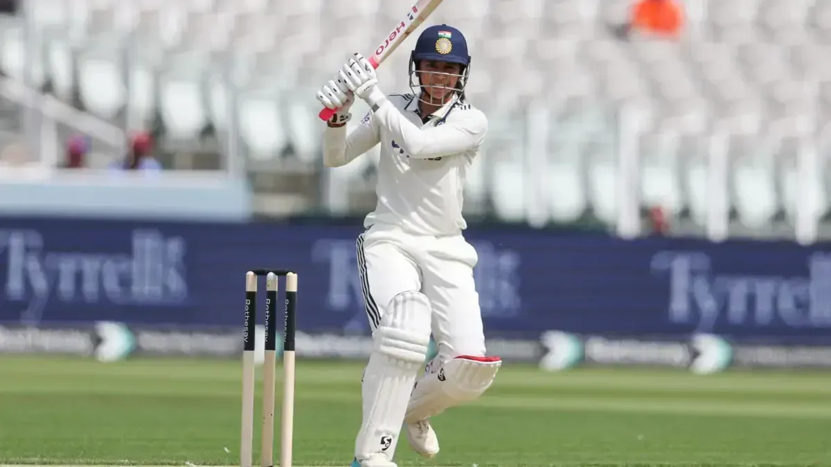 ऐतिहासिक टेस्ट में स्मृति मंधाना ने बनाया वर्ल्ड रिकॉर्ड...अनोखे 'तिहरे शतक' के साथ दिग्गजों के क्लब में मिली एंट्री