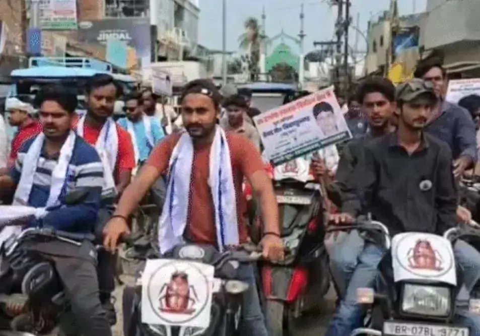 बिहार: दरभंगा एमएलसी चुनाव में बढ़ी सियासी हलचल, डब्बू खान और रविंद्र यादव ने निर्दलीय भरा पर्चा