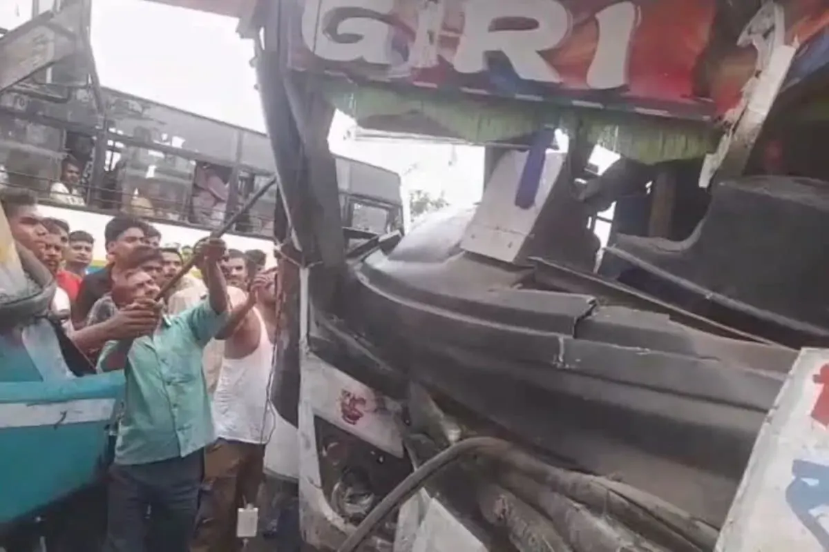 मुजफ्फरपुर में दो बसों के बीच आमने-सामने की भिड़ंत, मौके पर मची चीख-पुकार; एक ड्राइवर की मौत