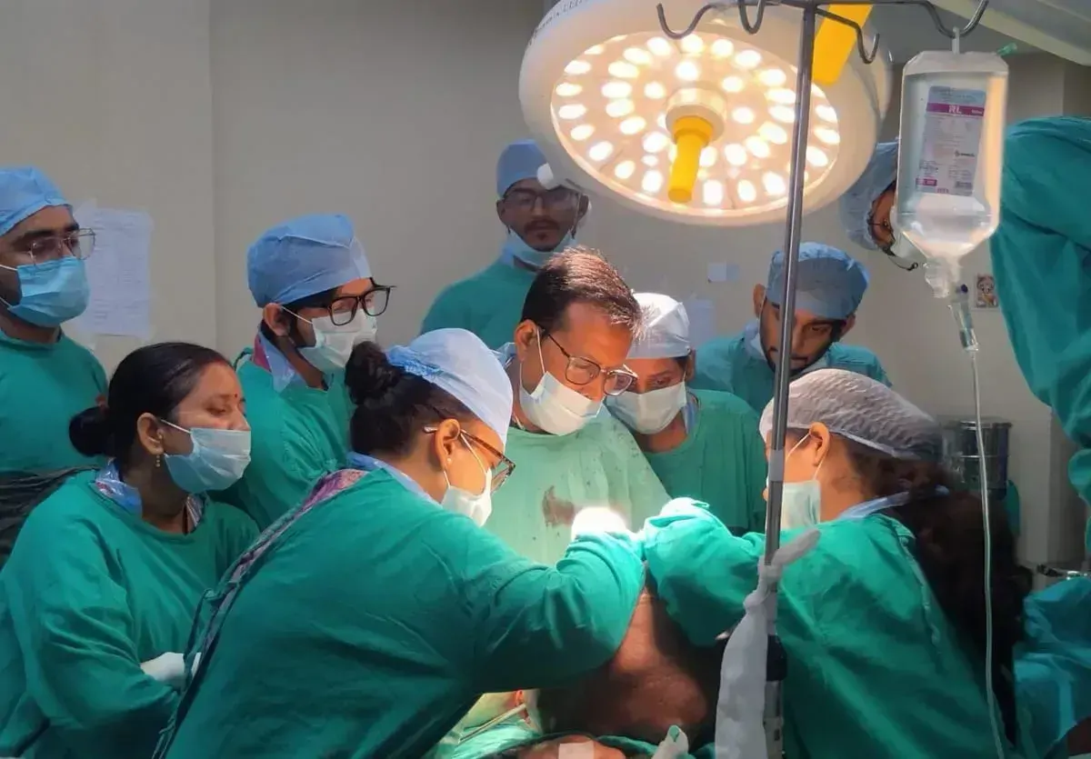 10 किलो का ट्यूमर, 4 घंटे की जंग... DMCH के डॉक्टरों ने सफल ऑपरेशन कर दी नई जिंदगी