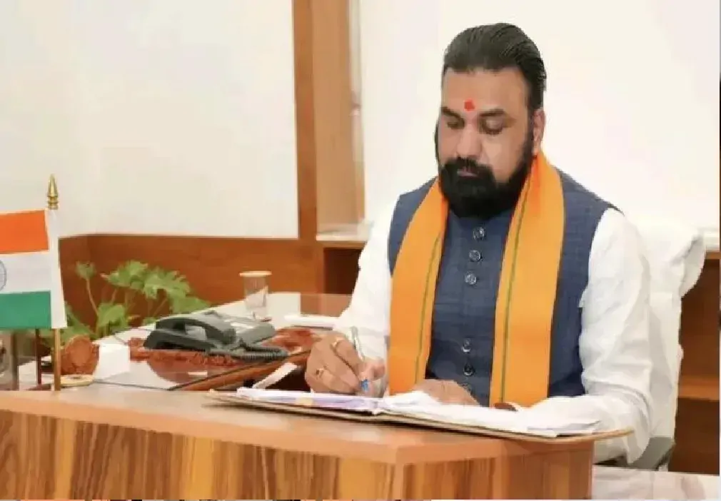 बिहार कैबिनेट के बड़े फैसले: वामन मंदिर विकास, 31 बस स्टैंडों का आधुनिकीकरण, 5 नए केंद्रीय विद्यालयों को मंजूरी