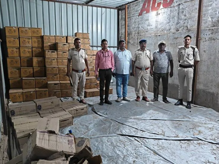 टाइल्स के गोदाम से 91 लाख की शराब मिली:  459 कार्टन में थी 4,584 लीटर खेप, पुलिस ने गोदाम को किया सील
