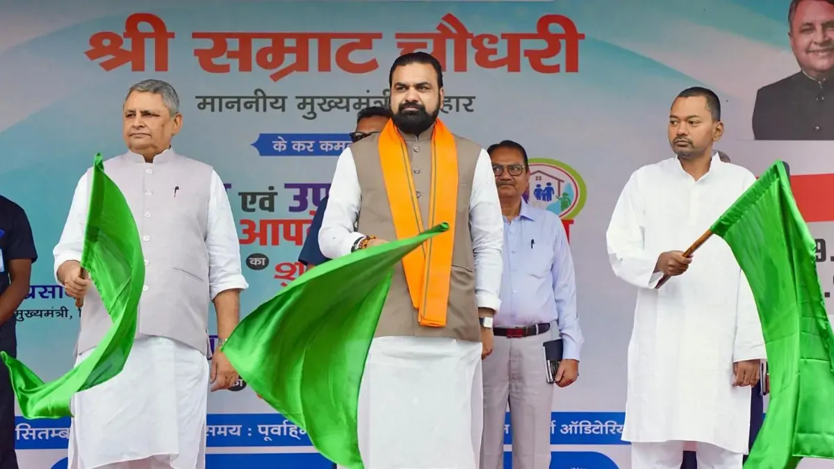 चिकित्सा आपके द्वार: CM सम्राट चौधरी और स्वास्थ्य मंत्री निशांत कुमार ने 38 जिलों के लिए रवाना किए जागरूकता रथ