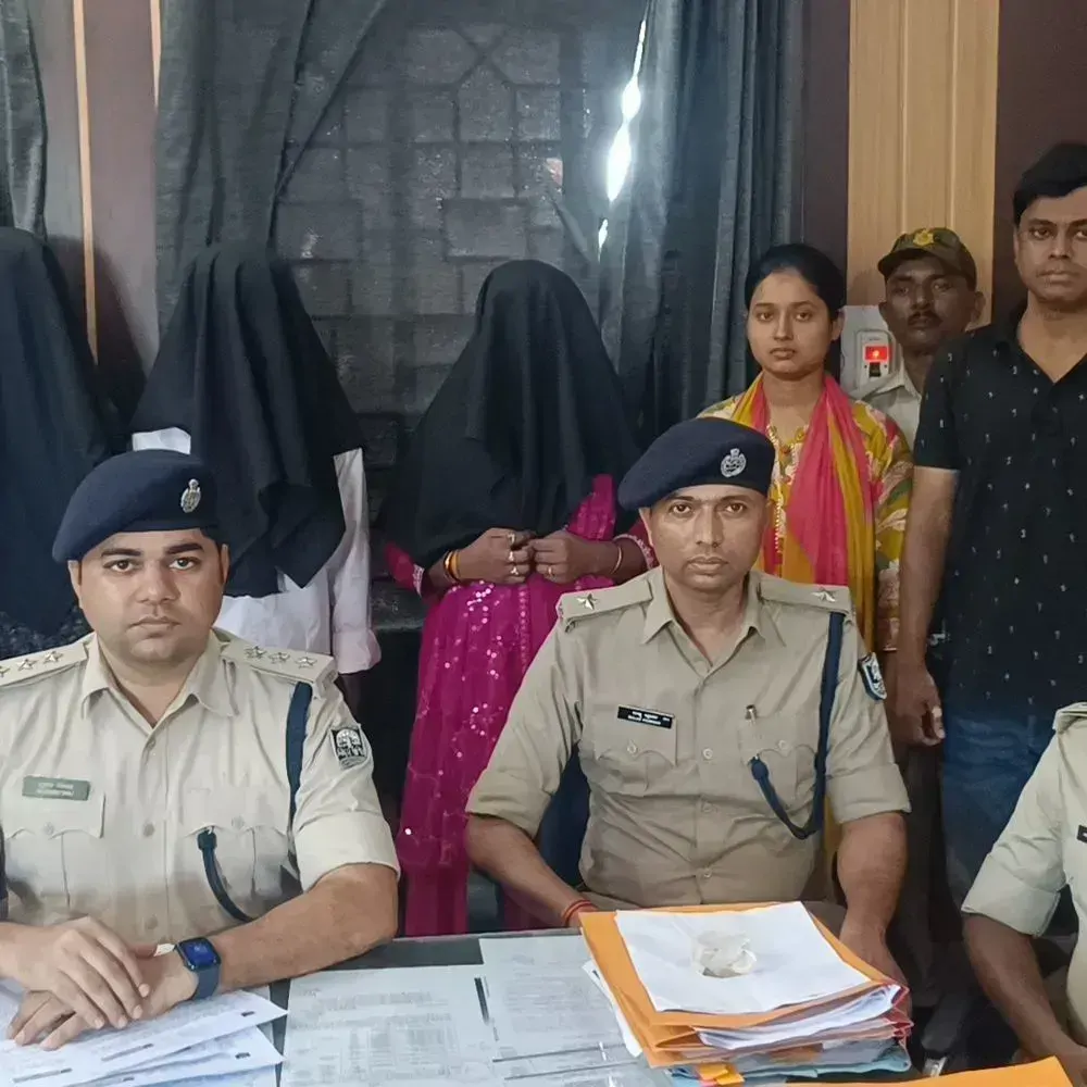 किशनगंज में 47 लाख की हेरोइन जब्त:महिला समेत 3 अंतरराज्यीय तस्कर गिरफ्तार, 232 ग्राम ड्रग्स बरामद