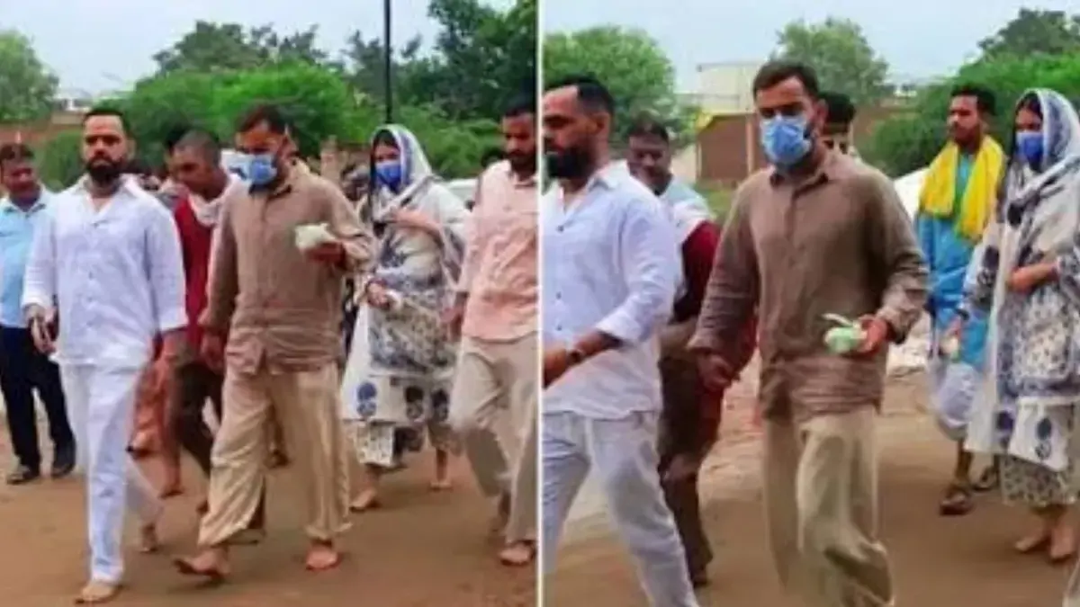 विराट कोहली और अनुष्का शर्मा नंगे पांव कीचड़ में वृंदावन पहुंचे, प्रेमानंद महाराज का लिया आशीर्वाद
