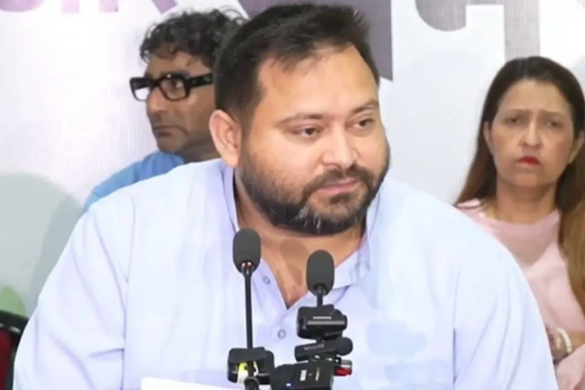'बिहार में गुंडाराज कायम', जमुई कांड के बाद तेजस्वी अचानक हुए प्रकट, घुमा-घुमाकर मारा 'चौका', आप भी सुन लें