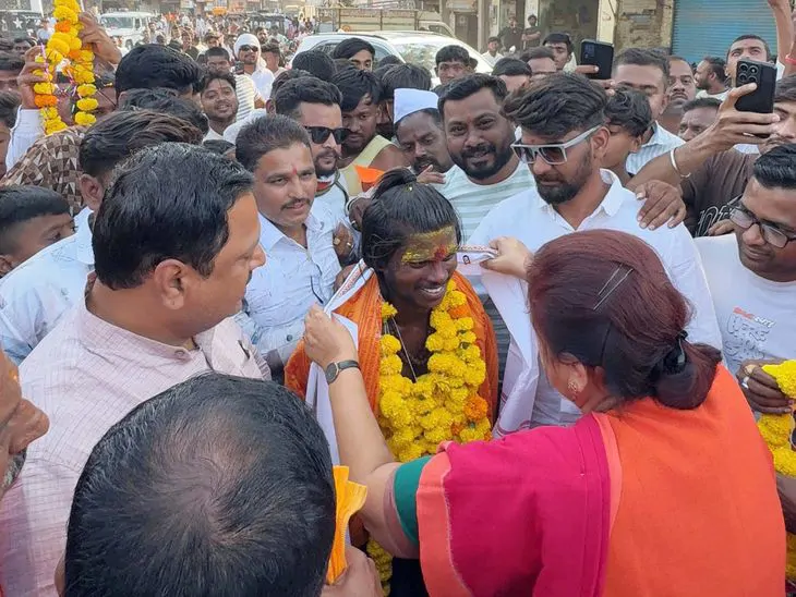 12 ज्योतिर्लिंगों के दर्शन करने दौड़ रहे मोनू:  बिहार से बुरहानपुर पहुंचे, विधायक ने स्वागत किया, ओंकारेश्वर के लिए रवाना