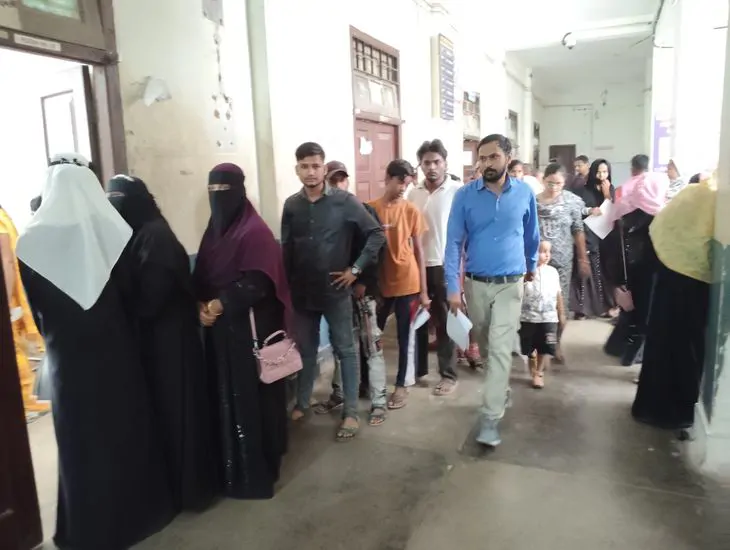 मौसम में आए बदलाव से डीएमसीएच के ओपीडी में सर्दी-खांसी, बुखार, सिरदर्द और त्वचा रोग से पीड़ित मरीजों की संख्या बढ़ी