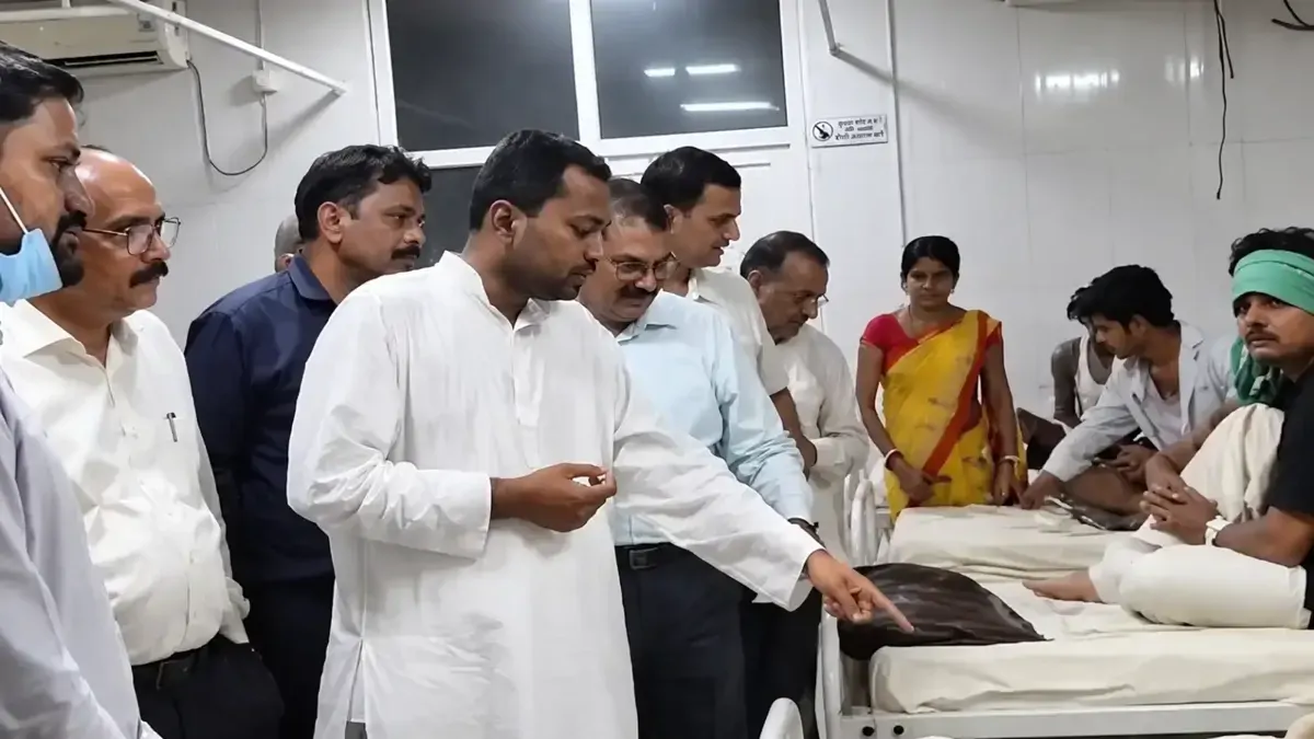 सीतामढ़ी: निशांत की आधी रात सर्जिकल स्ट्राइक! डॉक्टर गायब चादर-पर्दे नदारद, भड़के स्वास्थ्य मंत्री