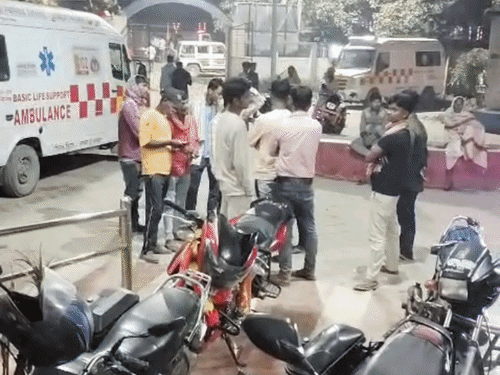 दरभंगा- सड़क हादसे में 19 साल के युवक की मौत:  बाइक से मेला घूमने जाने के दौरान कार ने मारी टक्कर, साथ बैठे दोस्त की हालत गंभीर