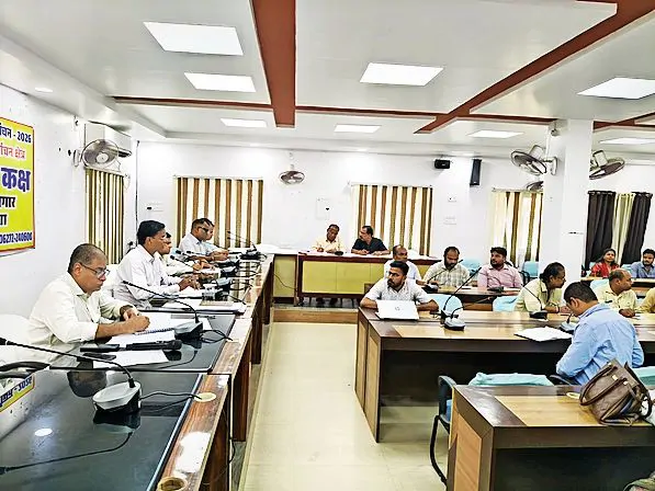 दरभंगा के स्कूलों में विकास कार्यों की होगी नियमित निगरानी डीएम ने दिए निर्देश, जरूरत वाली जगह चिह्नित कर रिपोर्ट दें