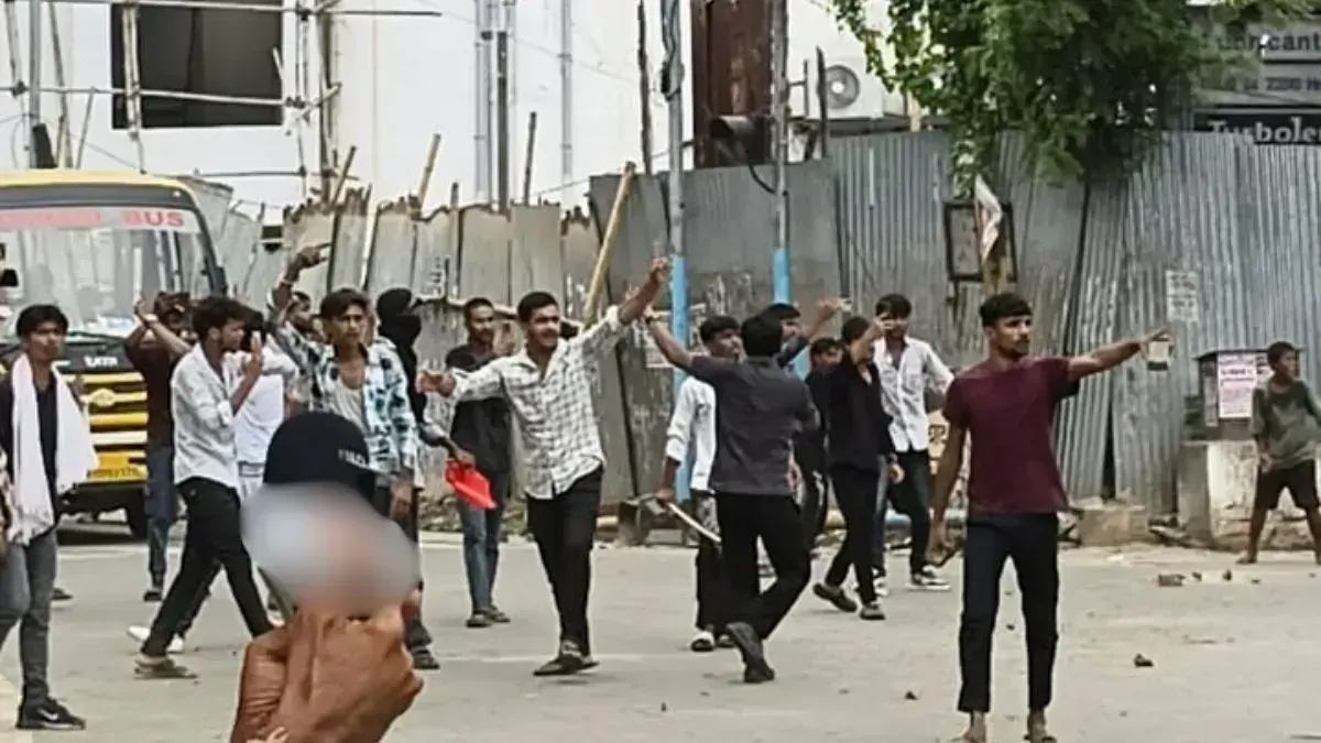 बिहार बंद के दौरान पत्थरबाजी के बाद जिशान ने कटवा ली थी दाढ़ी, फिर भी पुलिस ने किया गिरफ्तार