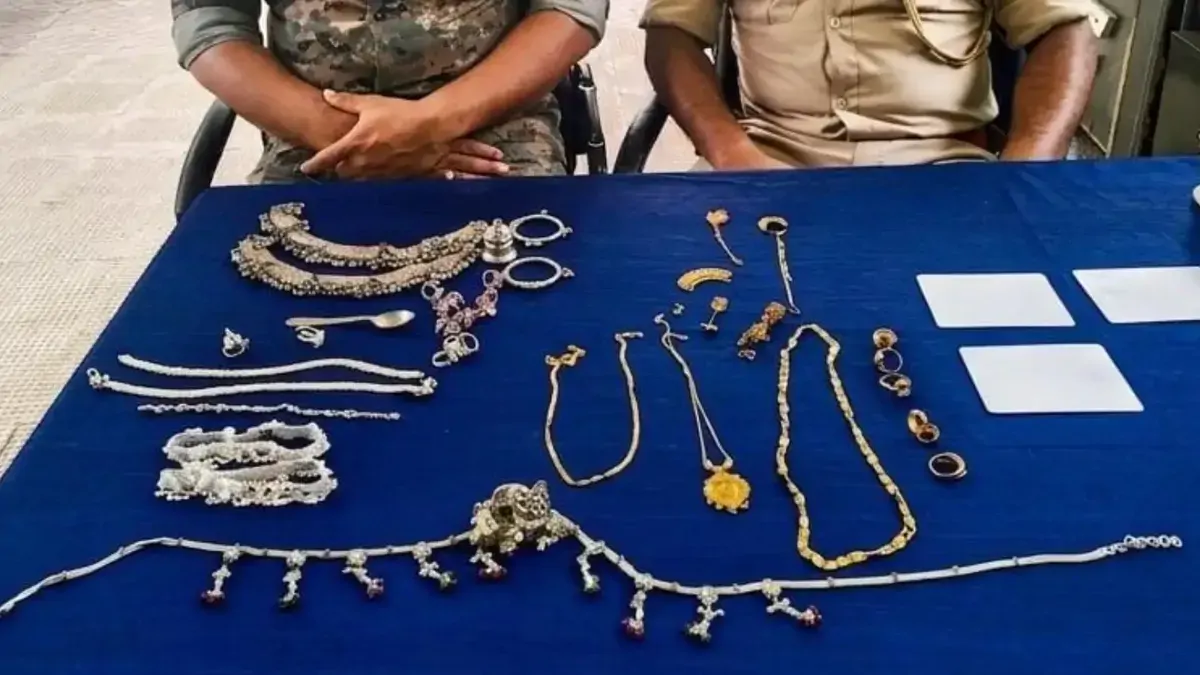 बिहार में गजब के इमोशनल चोर, पहले उड़ाए 20 लाख के गहने, महिला रोई तो घर के बाहर लौटा गए