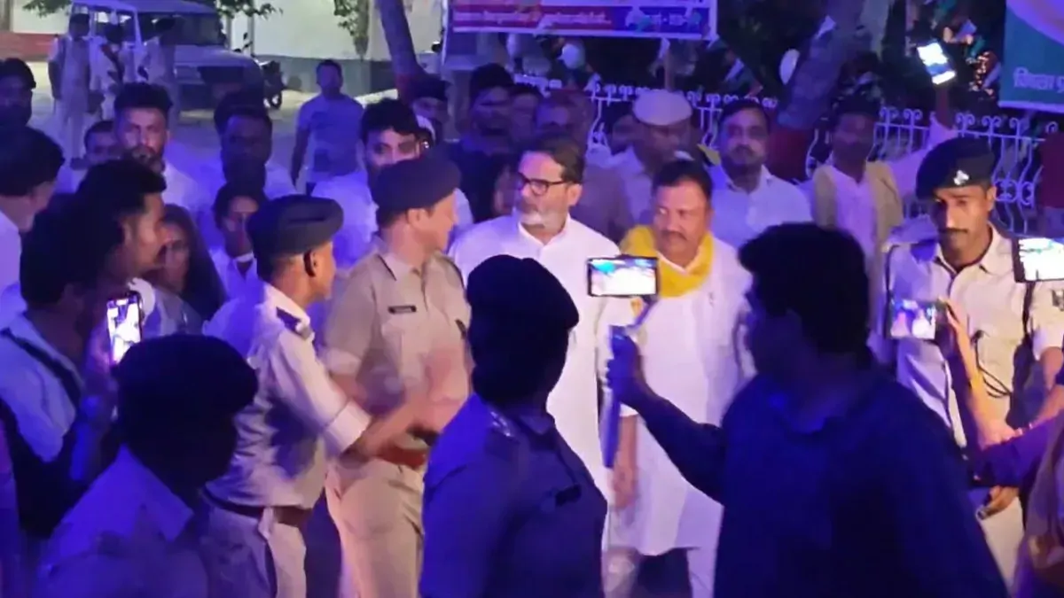 मधुबनी में आर्म्स एक्ट के आरोपी रौशन यादव की जेल में संदिग्ध मौत, परिजनों से मिले प्रशांत किशोर