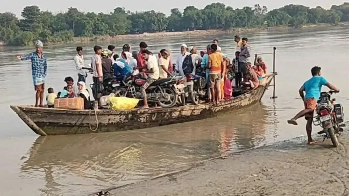 दरभंगा में कोसी नदी का पानी घटा, परेशानी नहीं, सात हजार आबादी आज भी सरकारी नाव के इंतजार में