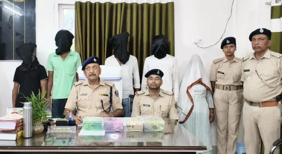 असम से 50 लाख की हेरोइन की खेप लेकर पहुंचे थे तस्कर, पटना की युवती सहित पांच गिरफ्तार; लाखों रुपये जब्त