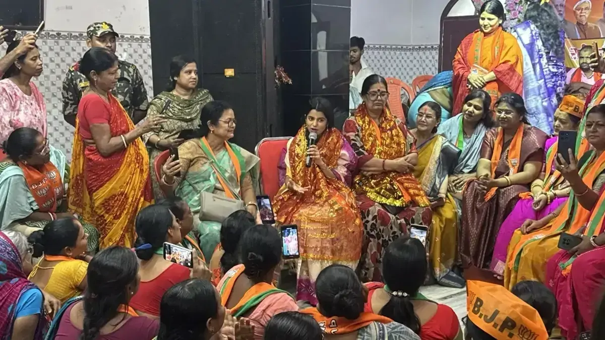 शर्म आ रही थी कि भगवान आपने मुझे... बांकीपुर में चुनाव प्रचार के दौरान मैथिली ठाकुर ने सुनाया वो किस्सा