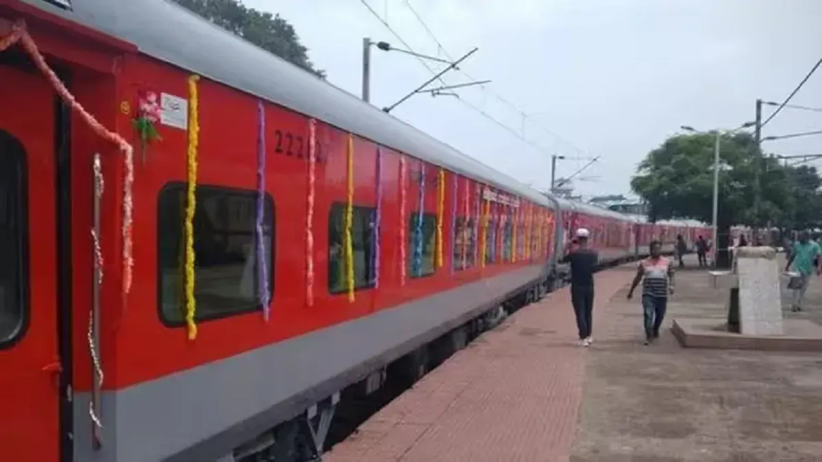 टिकट की मारामारी के बीच राहत: पटना-चर्लपल्ली स्पेशल ट्रेनों के बढ़े फेरे, छठ के बाद तक मिलेगा सफर का विकल्प