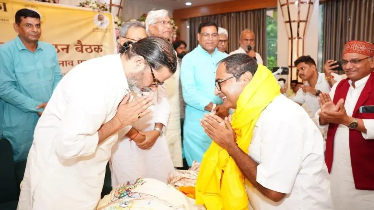 Bihar Politics : प्रशांत किशोर ने भाजपा को दिया झटका, डा. सुरेंद्र राय जन सुराज में शामिल