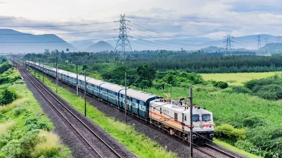 त्योहारी सीजन में रेलवे की सौगात: यूपी से बंगाल के लिए 2 स्पेशल ट्रेनें, बिहार के इन स्टेशनों में होगा स्टॉपेज